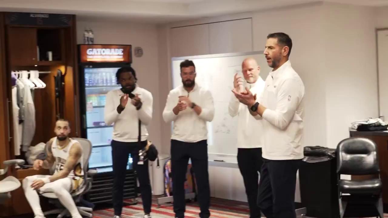 关于夏洛特黄蜂训练开放日，转会期内部沟通引欢呼，NBA季后赛在即，更衣室氛围转暖的信息